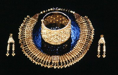 Collar, pulsera y pendientes yemeníes (oro) de Islamic School